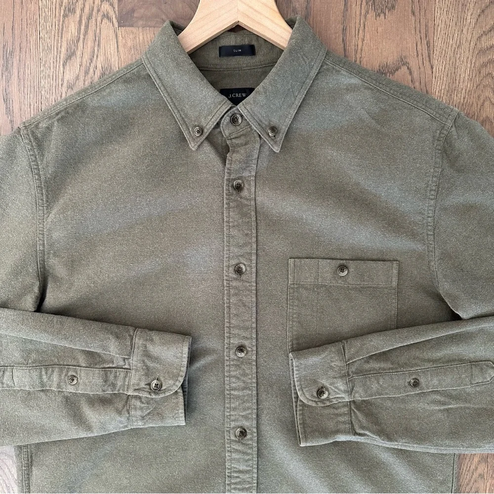 J. Crew Men's Chamois Elbow Patch Cotton Shirt in Dusty Olive Green Medium Slim